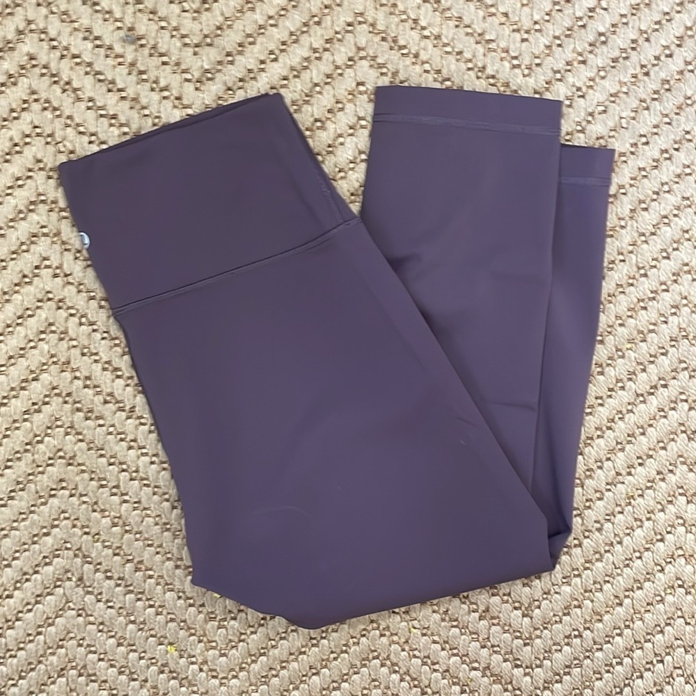 Lululemon - Classic Capri Yoga Leggings - Purple - 10